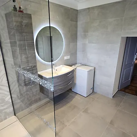 Maison Plain-pied à Royan: 3 Chambres, Terrasse, Proche Plages, Calme Sur Terrain De 500 M² - Fr-1-71-106 *