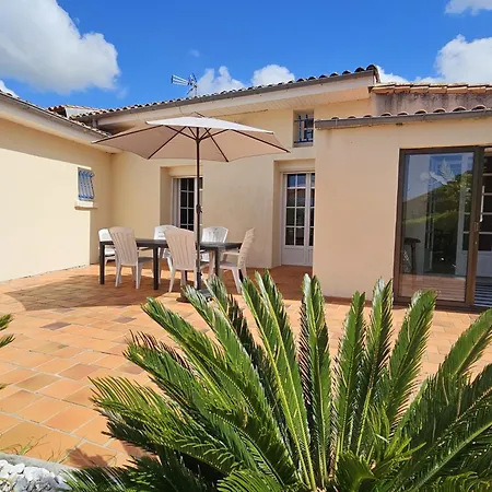 Maison Plain-pied à Royan: 3 Chambres, Terrasse, Proche Plages, Calme Sur Terrain De 500 M² - Fr-1-71-106 * Royan