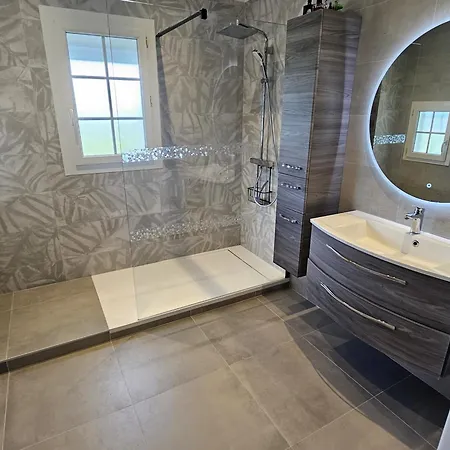 Maison Plain-pied à Royan: 3 Chambres, Terrasse, Proche Plages, Calme Sur Terrain De 500 M² - Fr-1-71-106 Hébergement de vacances